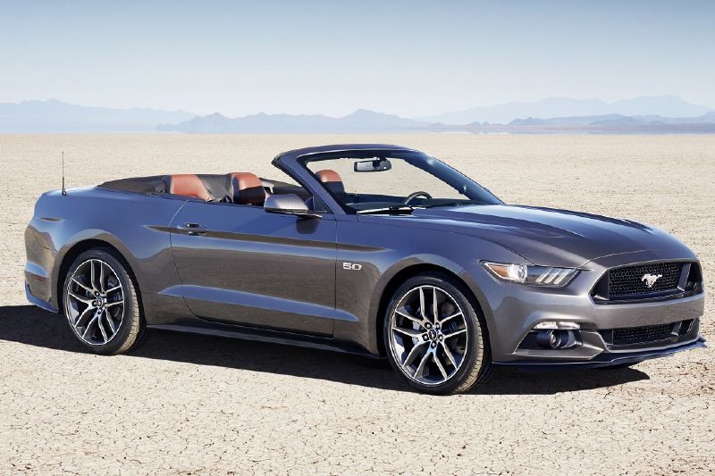 Ford Mustang slaví padesátiny originálním způsobem.