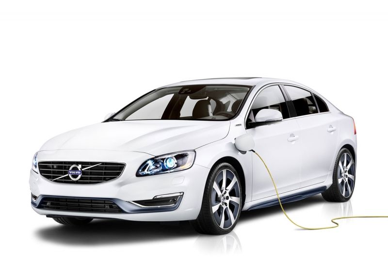 Koncepční hybrid Volvo S60L.