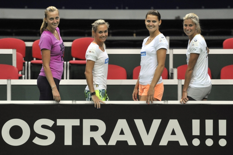 Český fedcupový tým. Zleva Petra Kvitová, Klára Koukalová, Lucie Šafářová a Andrea Hlaváčková.
