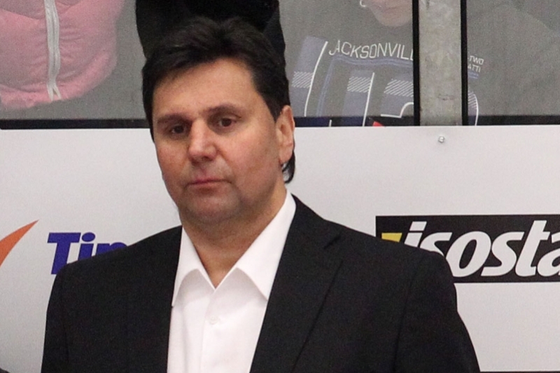 Z širšího kádru hokejové reprezentace připravující se na mistrovství světa vyřadil trenér Vladimír Růžička po přípravných zápasech s Norskem čtyři hráče a zraněného Ondřeje Romana. Z širšího kádru hokejové reprezentace připravující se na mistrovství světa vyřadil trenér Vladimír Růžička po přípravných zápasech s Norskem čtyři hráče a zraněného Ondřeje Romana.