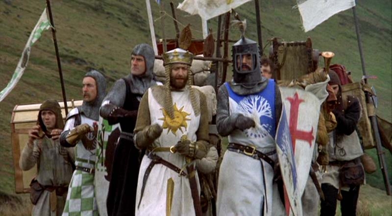 Film Monthy Python a Svatý Grál, na základě jehož scénáře vznikl muzikál Spamalot, vznikl v roce 1974 (ilustrační foto). Film Monthy Python a Svatý Grál, na základě jehož scénáře vznikl muzikál Spamalot, vznikl v roce 1974 (ilustrační foto).