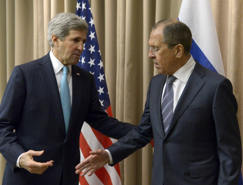 Šéf americké diplomacie John Kerry (vlevo) se Sergejem Lavrovem. Šéf americké diplomacie John Kerry (vlevo) se Sergejem Lavrovem.