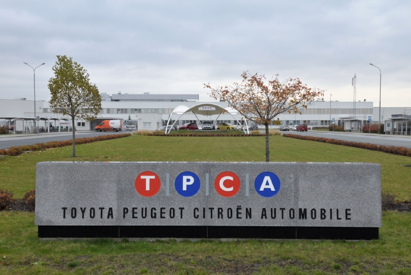 Oživení poptávky v západní Evropě způsobilo, že automobilce nestačí stávající počet zaměstnanců. Oživení poptávky v západní Evropě způsobilo, že automobilce nestačí stávající počet zaměstnanců.
