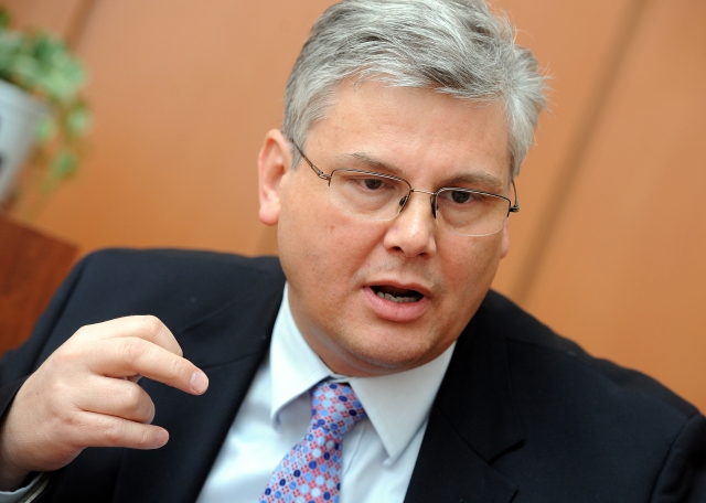 Miloslav Ludvík vede nemocnici v Motole, seděl také v mnoha dozorčích radách.