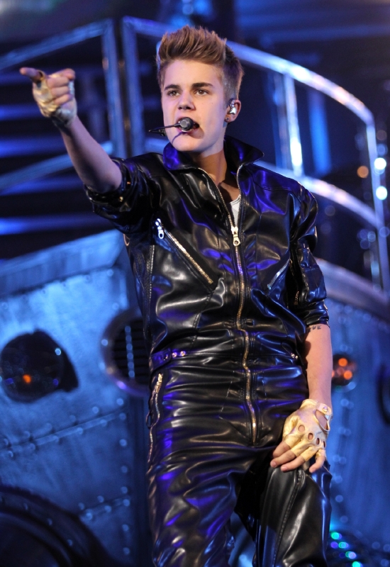 Justin Bieber, temná strana lidstva.