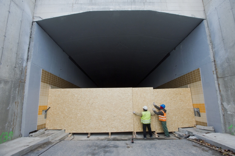 Nedokončený tunel Blanka je nyní zabedněný. Nedokončený tunel Blanka je nyní zabedněný.