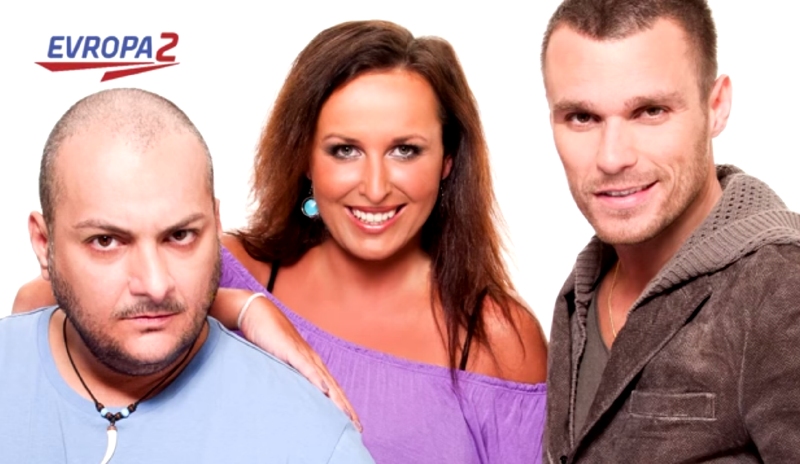 Z původně tříčlenného týmu Ranní show Evropy 2 zůstane jen Mareš s Hezuckým.