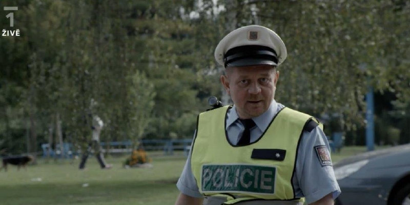 Petr Čtvrtníček v uniformě policisty.