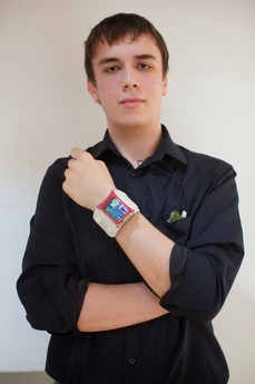 Marek Novák se svým monitorovacím přístrojem.