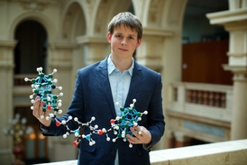 Syn sečtělých rodičů Robin Kryštůfek zkoumal inhibitory HIV proteáz.