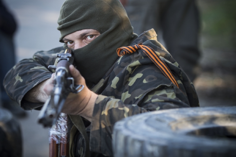 Ozbrojený separatista na Ukrajině.