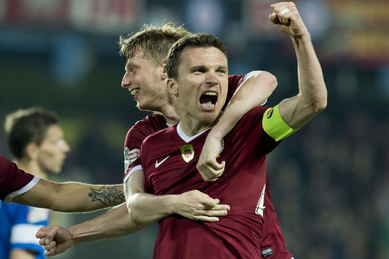 Utkání 26. kola první fotbalové ligy: AC Sparta Praha - FC Slovan Liberec 26. dubna v Praze. Útočník Sparty David Lafata (vpravo) a záložník Ladislav Krejčí se radují z gólu. Utkání 26. kola první fotbalové ligy: AC Sparta Praha - FC Slovan Liberec 26. dubna v Praze. Útočník Sparty David Lafata (vpravo) a záložník Ladislav Krejčí se radují z gólu.