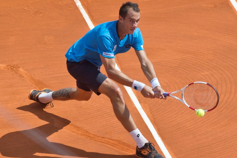 Tenista Lukáš Rosol po finálové prohře na turnaji v Bukurešti, kde obhajoval titul, klesl ve světovém žebříčku o osm míst na 51. příčku.