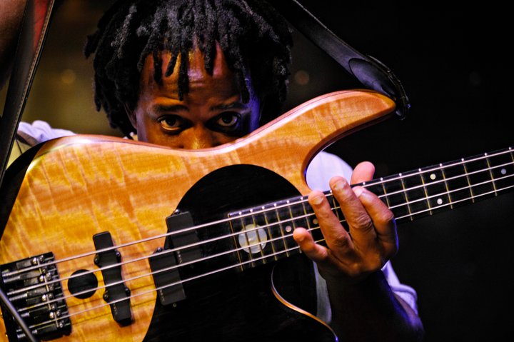 Victor Wooten patří mezi nejuznávanější baskytaristy historie.