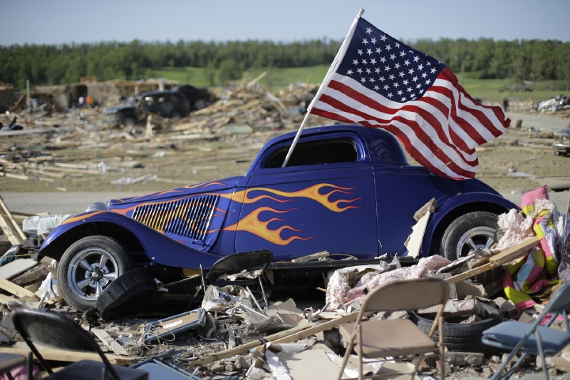 Oběti na životech hlásí například čtyřtisícové město Vilonia ve státě Arkansas. Oběti na životech hlásí například čtyřtisícové město Vilonia ve státě Arkansas.