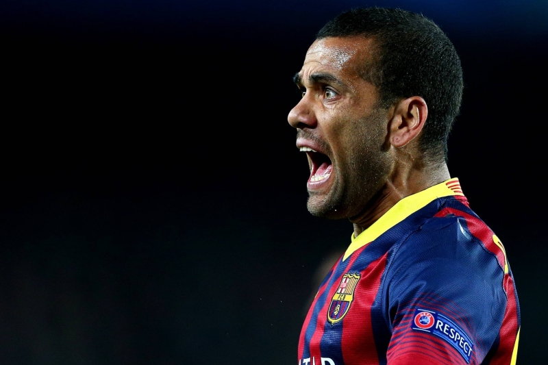 Obránce Barcelony Dani Alves označil postoj Španělska k rasismu za velice zaostalý. Obránce Barcelony Dani Alves označil postoj Španělska k rasismu za velice zaostalý.