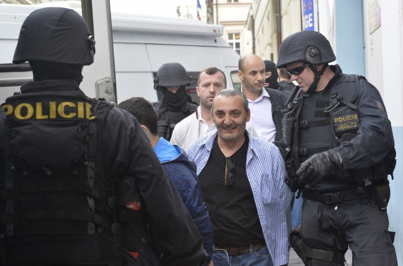 Zásah v sídle Islámské nadace Praha v ulici Politických vězňů. Zásah v sídle Islámské nadace Praha v ulici Politických vězňů.