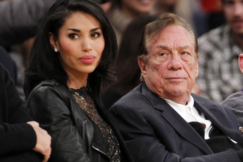 Majitel Los Angeles Clippers Donald Sterling nesmí na zápasy NBA.