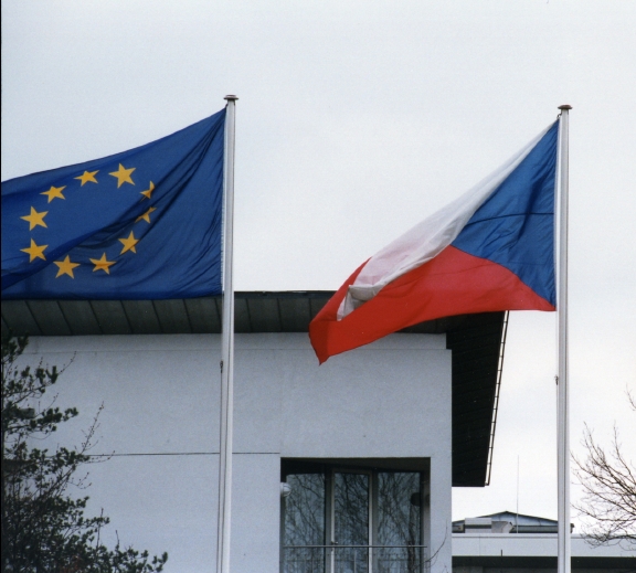 Pokud bychom nebyli členy EU, pokud bychom nemohli využívat výhody jednotného trhu, tak by český HDP za loňský rok byl zhruba o 12 procent nižší, než jaký byl.