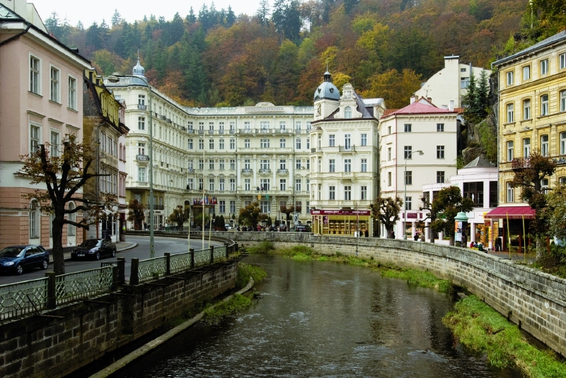Před grandhotelem Pupp v Karlových Varech proběhnou slavnosti porcelánu.