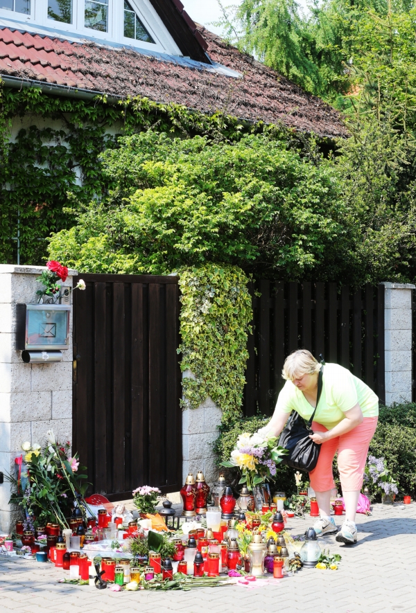 Ivetin dům je obsypaný svíčkami.