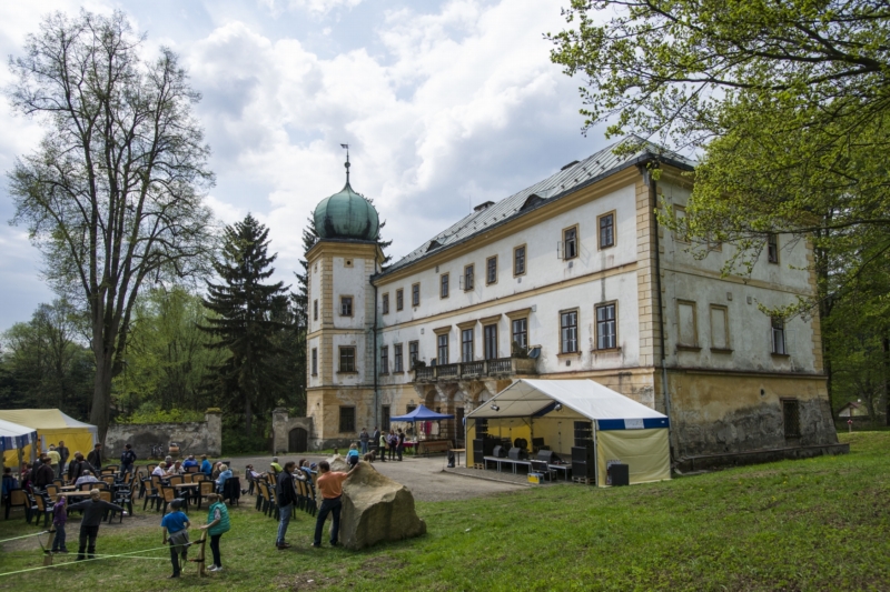 Expozice vznikla v budově několik let nevyužívaného a chátrajícího zámku. Expozice vznikla v budově několik let nevyužívaného a chátrajícího zámku.