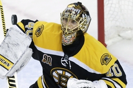 Gólman Bostonu Tuukka Rask.