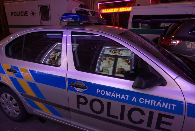 Agresivnímu muži policisté naměřili dvě promile i několik hodin po zadržení (ilustrační foto).