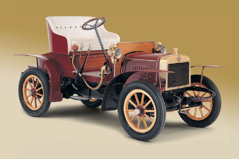 V roce 1905 vyvinula firma L&K svůj první automobil, nazvaný Voiturette A.