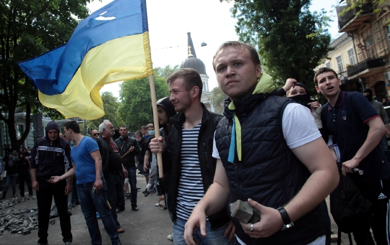 Nepokoje v Oděse - proukrajinští demonstranti.