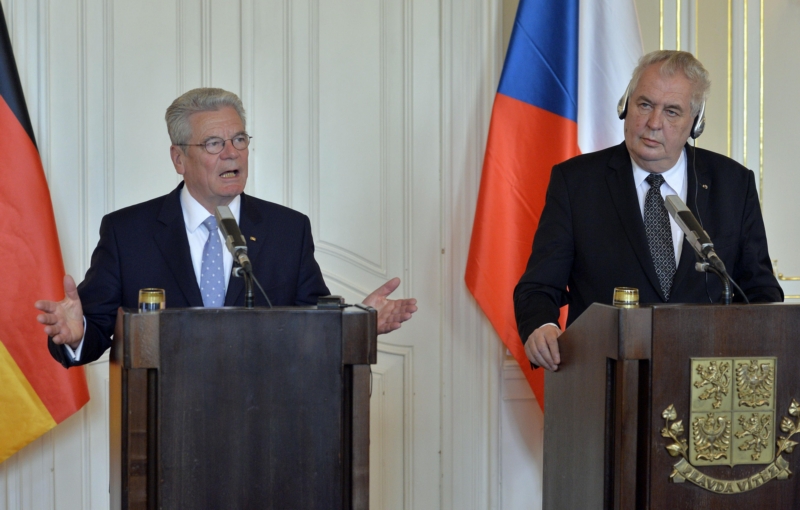 Miloš Zeman s s německým prezidentem Joachimem Gauckem. Miloš Zeman s s německým prezidentem Joachimem Gauckem.