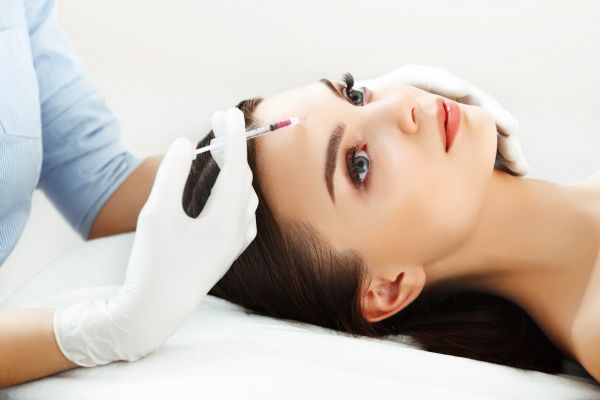 Estetické dermatologie vládne kyselina hyaluronová. Její použití ale není vhodně vždy a měl by s ní zacházet jen odborník (ilustrační foto).