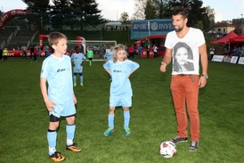 Významná sportovní událost nabídne nejen napínavé zápasy plné emocí, ale také bohatý doprovodný program za účasti předních českých fotbalových osobností.