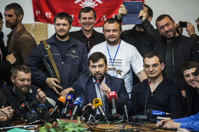 Šéf volební komise Denis Pušilin oznamuje, že referendum bude.
