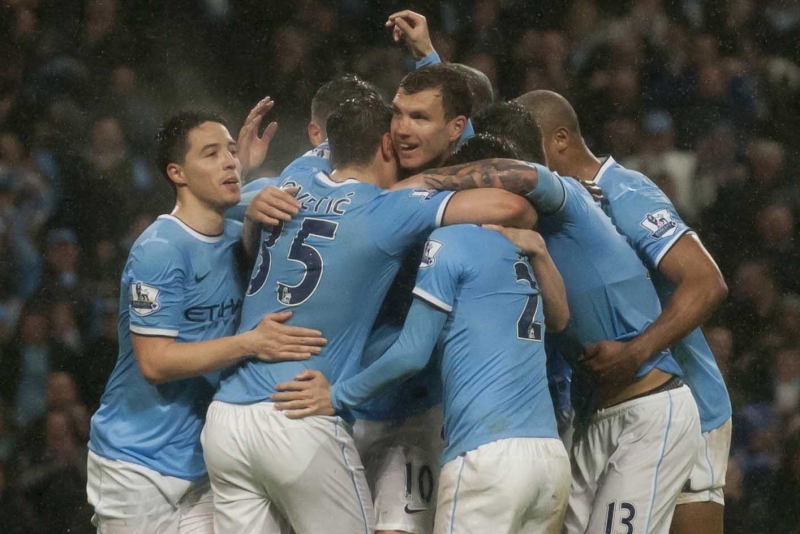 Manchester City kráčí k mistrovskému titulu. Manchester City kráčí k mistrovskému titulu.