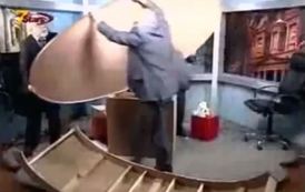 Nábytek nevydržel debatu o syrském konfliktu.