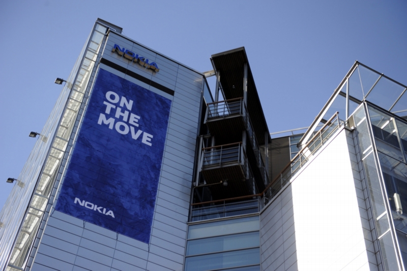 Nokia bude rozvíjet mobilní mapové aplikace pro použití v automobilech. Ustavila na to speciální fond se sto miliony dolarů.