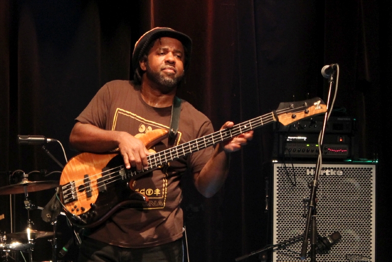 Victor Wooten patří mezi nejuznávanější baskytaristy historie.