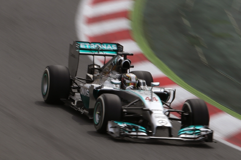Vítěz kvalifikace na GP Španělska Lewis Hamilton.
