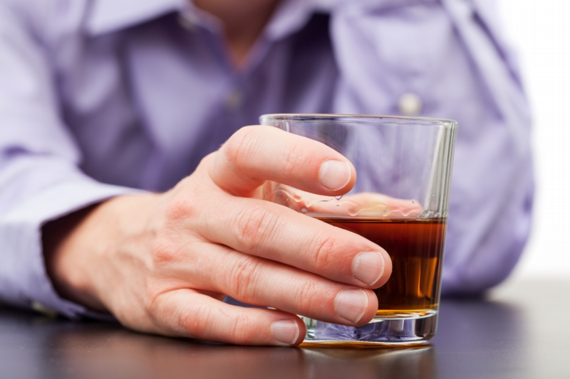 Každý Čech vypije v průměru 13 litrů čistého alkoholu ročně (ilustrační foto). Každý Čech vypije v průměru 13 litrů čistého alkoholu ročně (ilustrační foto).