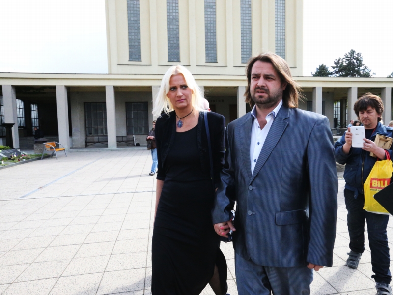 U strašnického krematoria se objevil  i Zdeněk Macura.