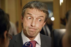Pražský "velesatan" - bývalý primátor Pavel Bém, kvůli němuž se spojily všechny politické strany, aby metropoli za trest ponížily.