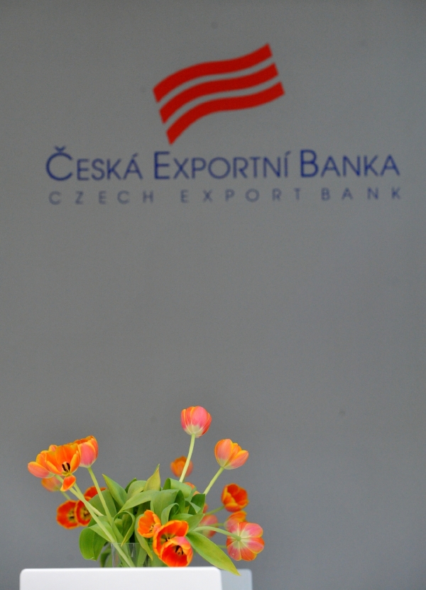 Úvěry, které banka přesunula mezi ohrožené, mají financovat projekty na území Ruska, na nichž se podílí české firmy. 
