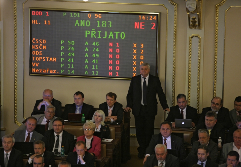 Lidé budou moci sledovat konání poslanců on-line. Lidé budou moci sledovat konání poslanců on-line.
