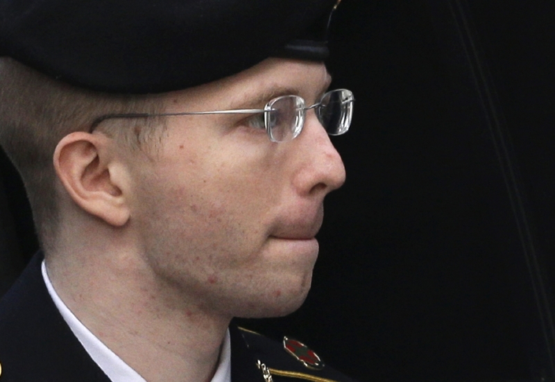 Maning(ová) a Pentagon mají problém.