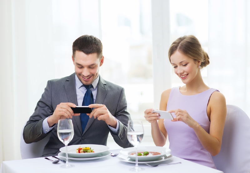 V nové restauraci mohou lidé uhradit účet vystavením fotografie na internet (ilustrační foto).