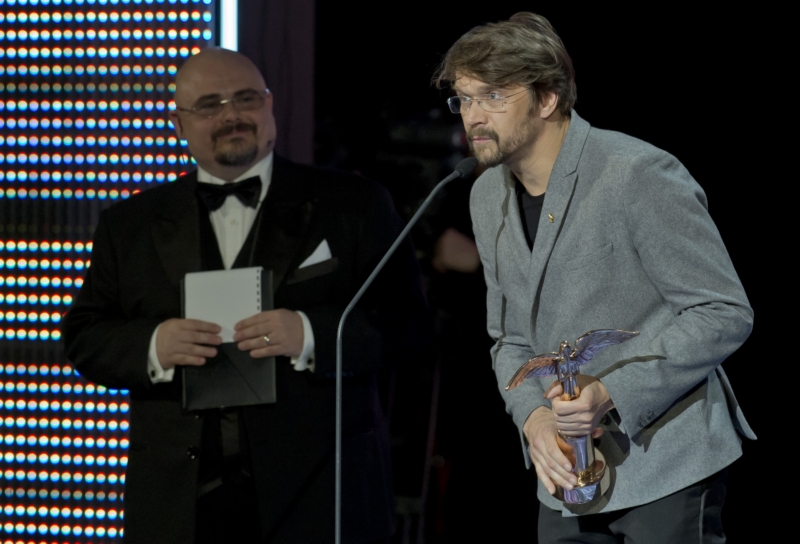 Cenu Akademie populární hudby Anděl za rok 2013 v kategorii Zpěvák roku převzal 14. května v Praze Dan Bárta za album Maratonika.