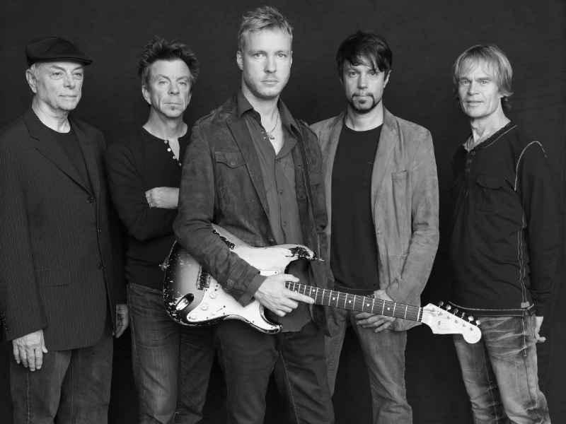 Populární bluesrockový kytarista Kenny Wayne Shepherd s kapelou.