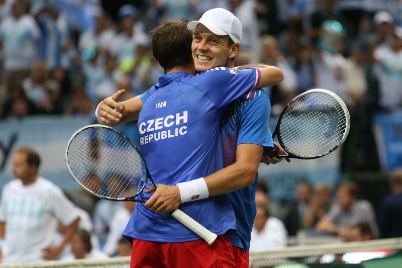 Tenista Tomáš Berdych povede české obhájce titulu v semifinále Davisova poháru ve Francii, které se uskuteční v září na antuce centrkurtu v areálu Roland Garros. 