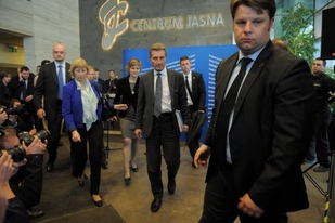 Eurokomisař Oettinger intenzivně jedná o dodávkách ruského plynu přes neplatiče Ukrajinu.